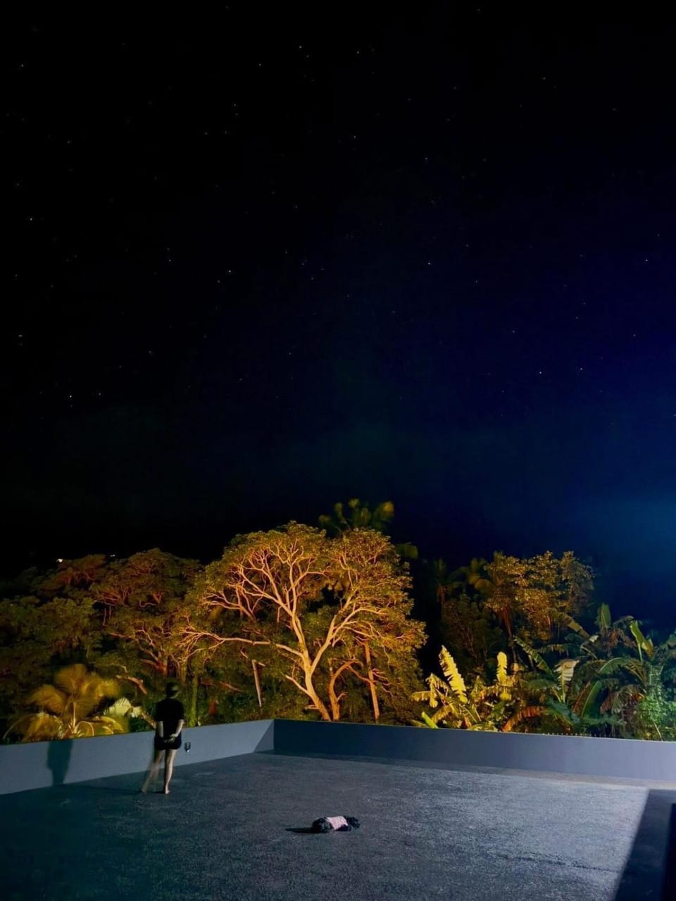 2BR Modern Guest House with Lanai, Kitchen, Roofdeck Near White Beach House in Puerto Galera
