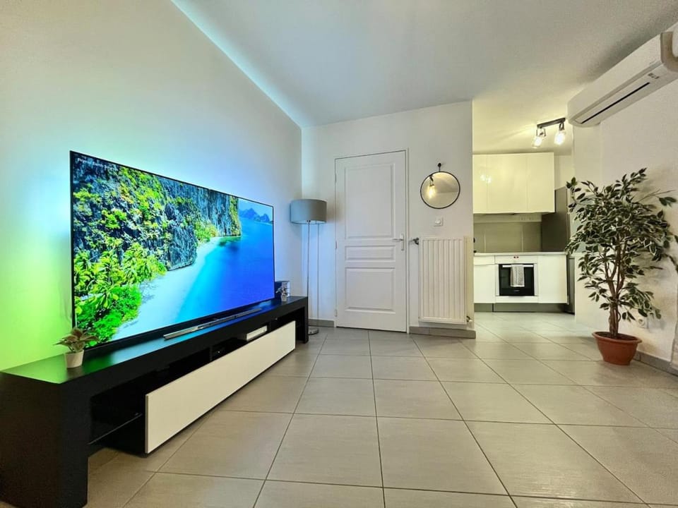 TV and multimedia, Living room, Communal kitchen, heating, air conditioner