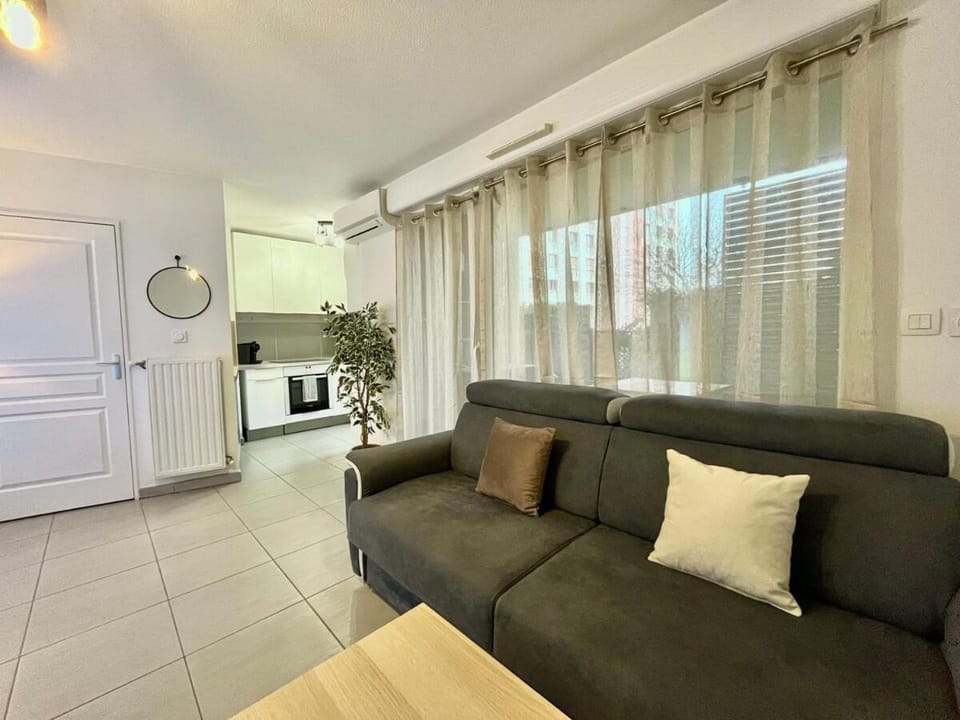TV and multimedia, Living room, heating, kitchen, air conditioner