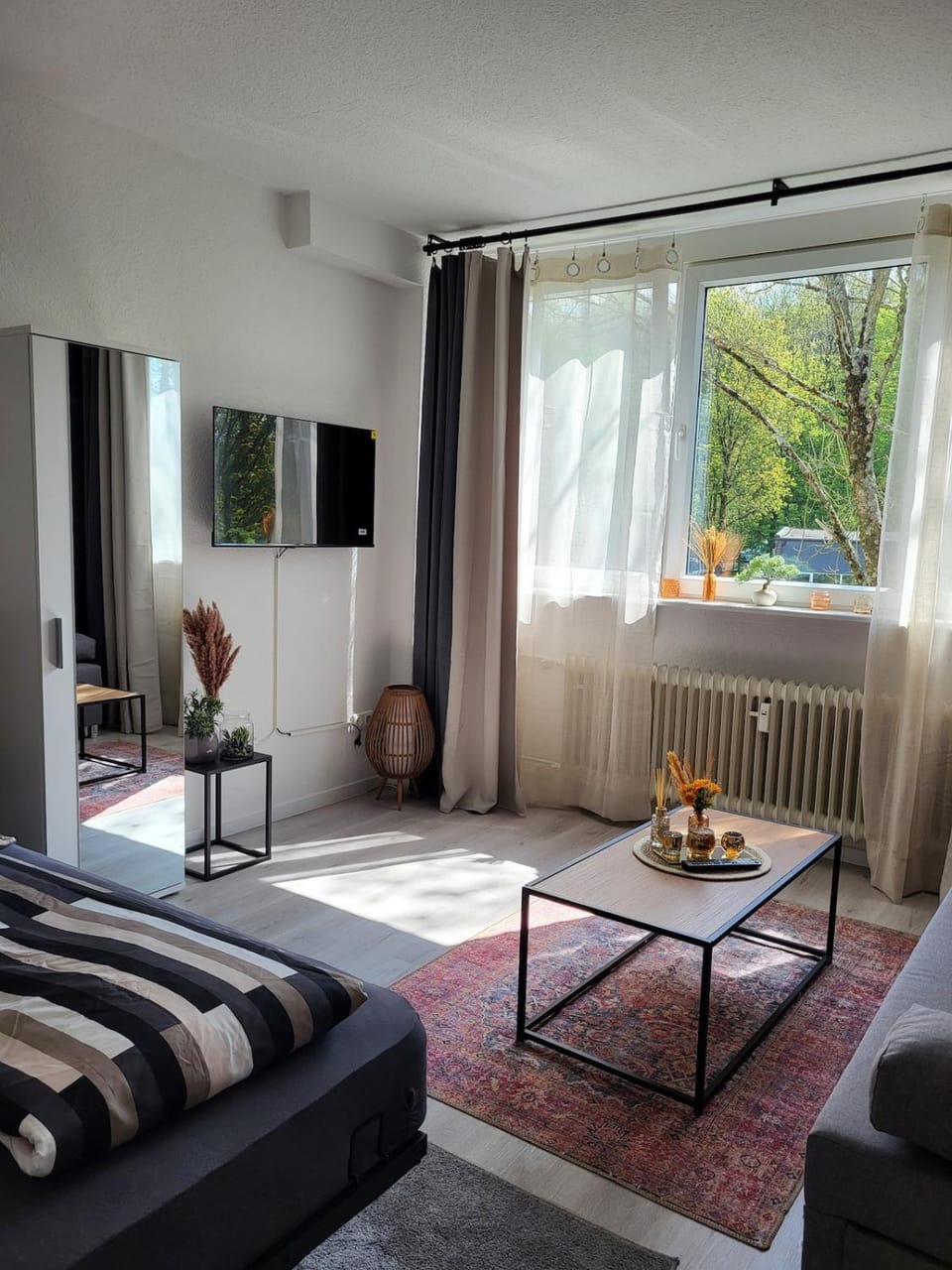 Bed, Living room, Photo of the whole room, Bedroom