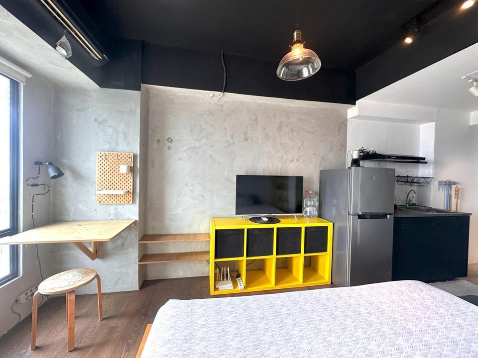 Bed, TV and multimedia, Kitchen or kitchenette, Photo of the whole room, Bedroom, kitchen