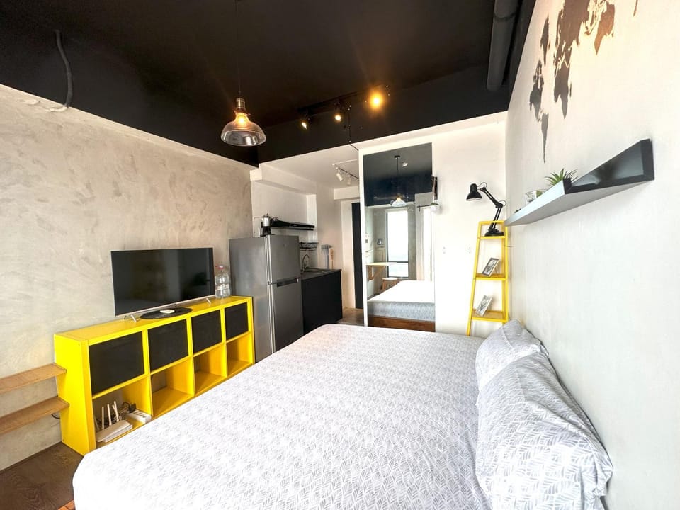 Bed, TV and multimedia, Kitchen or kitchenette, Photo of the whole room, Bedroom