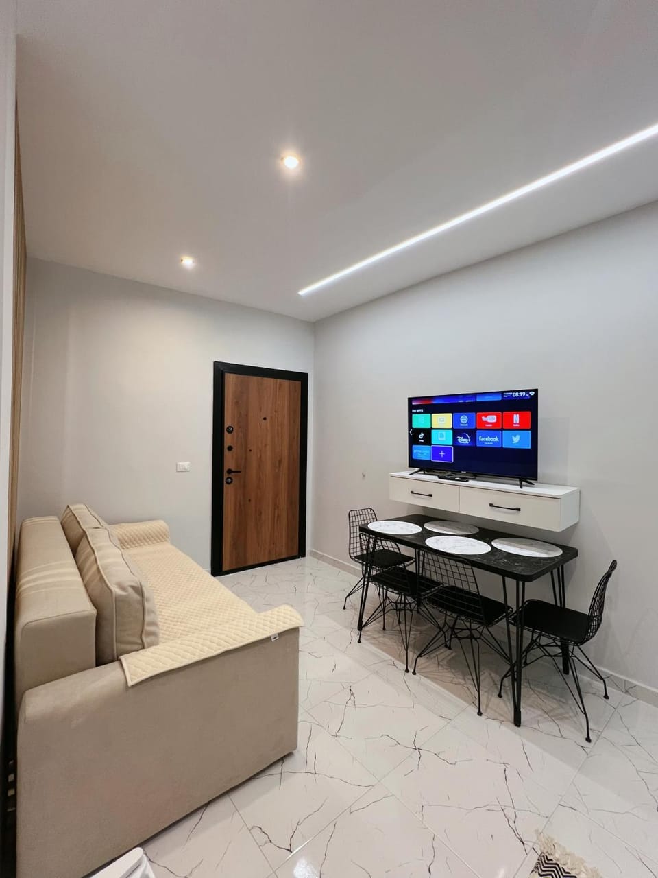 Communal lounge/ TV room, TV and multimedia, Living room, Seating area, Dining area, Evening entertainment