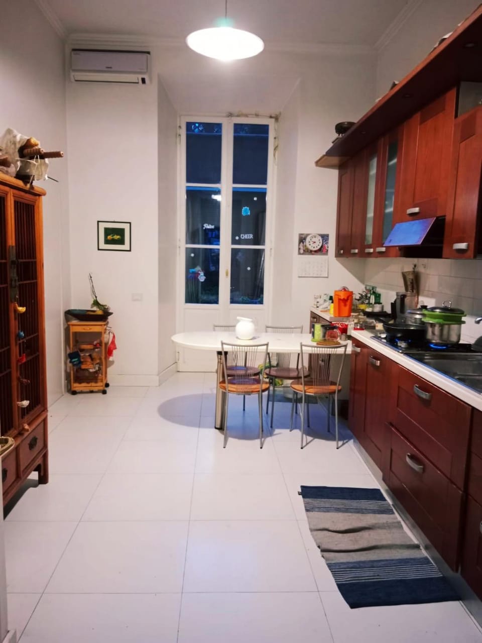 Dining area, oven, stove