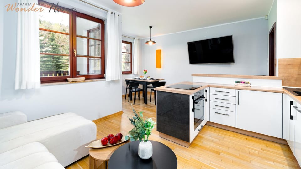 TV and multimedia, Kitchen or kitchenette, Living room, Seating area, Dining area