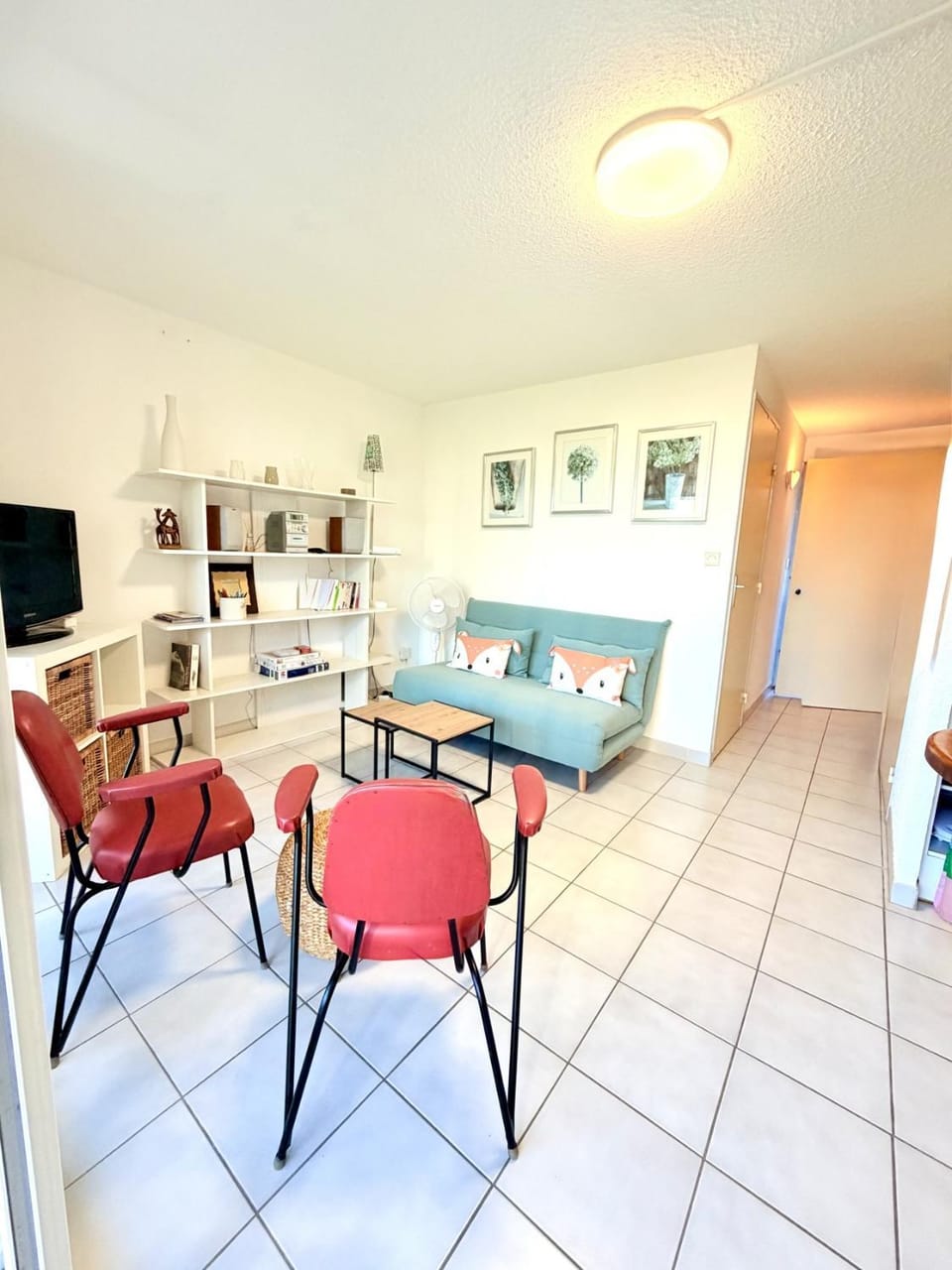Bed, TV and multimedia, Living room, internet