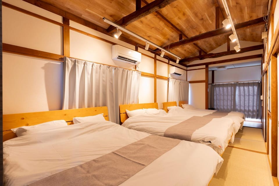 Bed, Bedroom, air conditioner