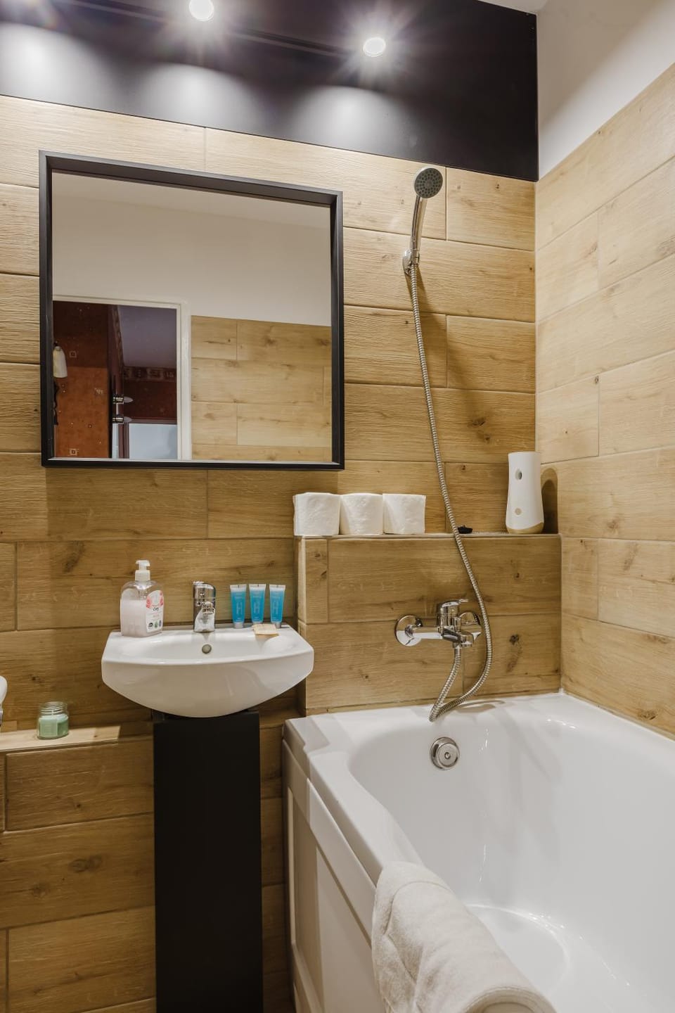 Bathroom, Bath, towels