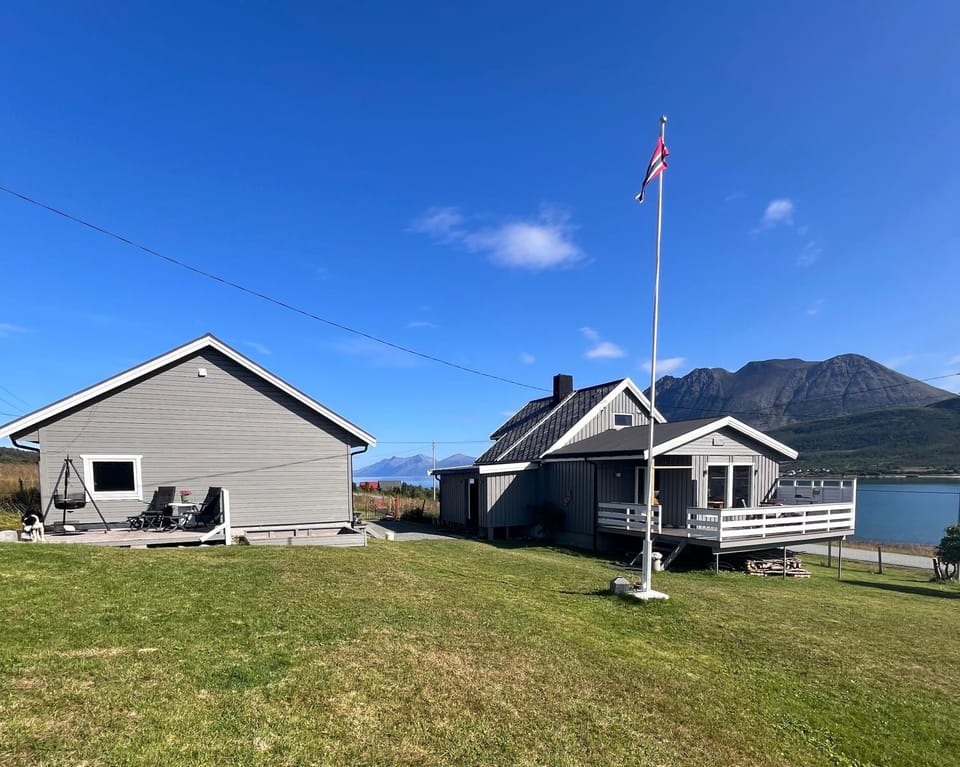 Koselig hus nær sjø og fjell House in Troms Og Finnmark