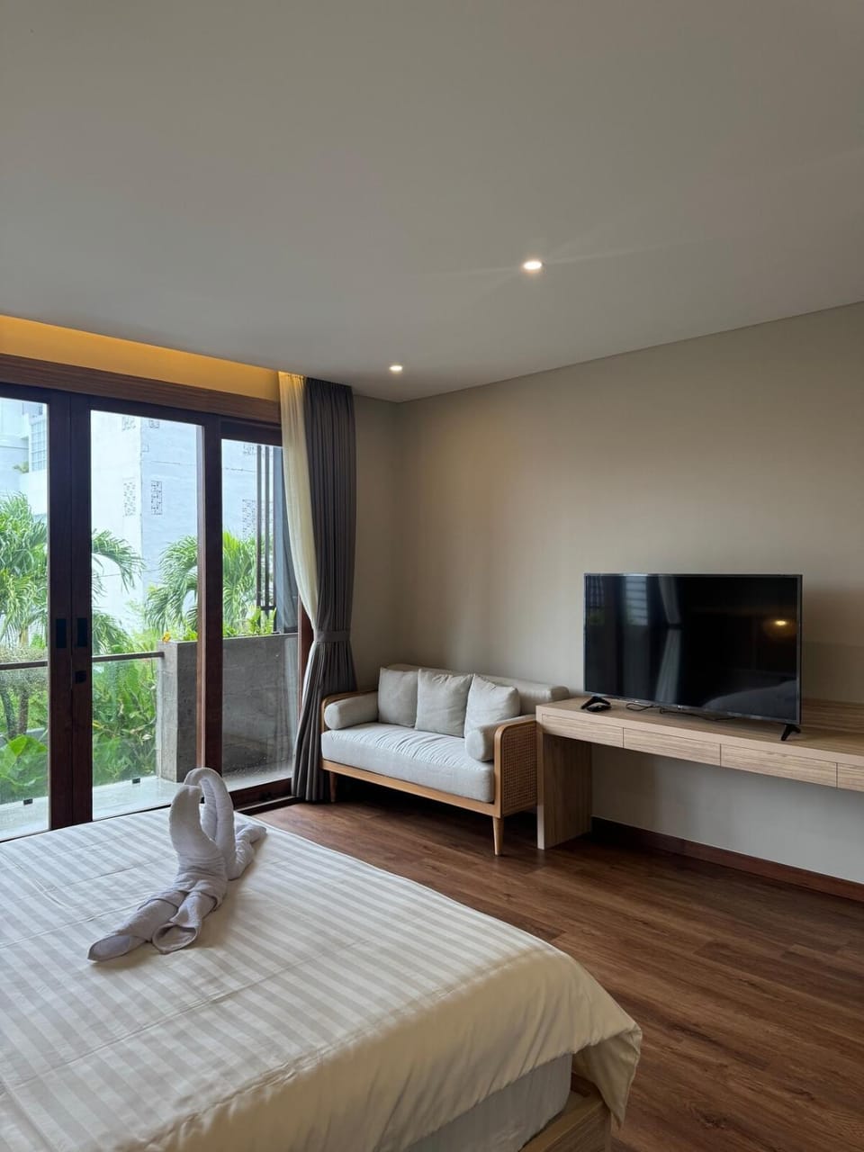 Family Haven 6BR Luxe Villa in Berawa, Canggu House in North Kuta