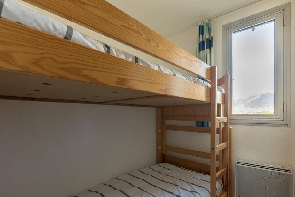 Photo of the whole room, Bedroom, bunk bed