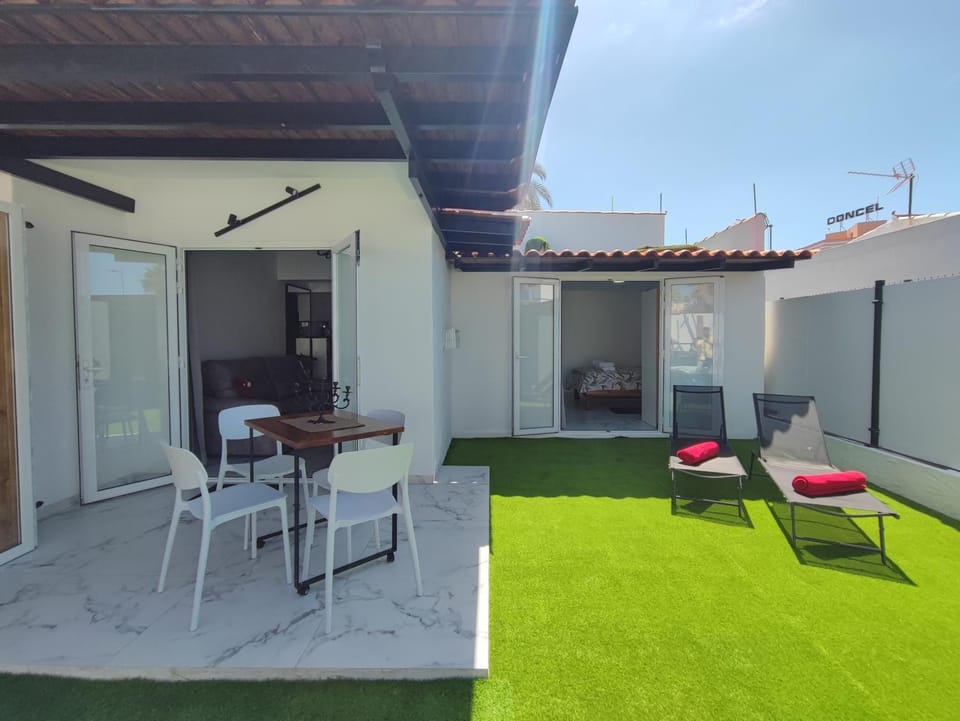 Garden, sunbed