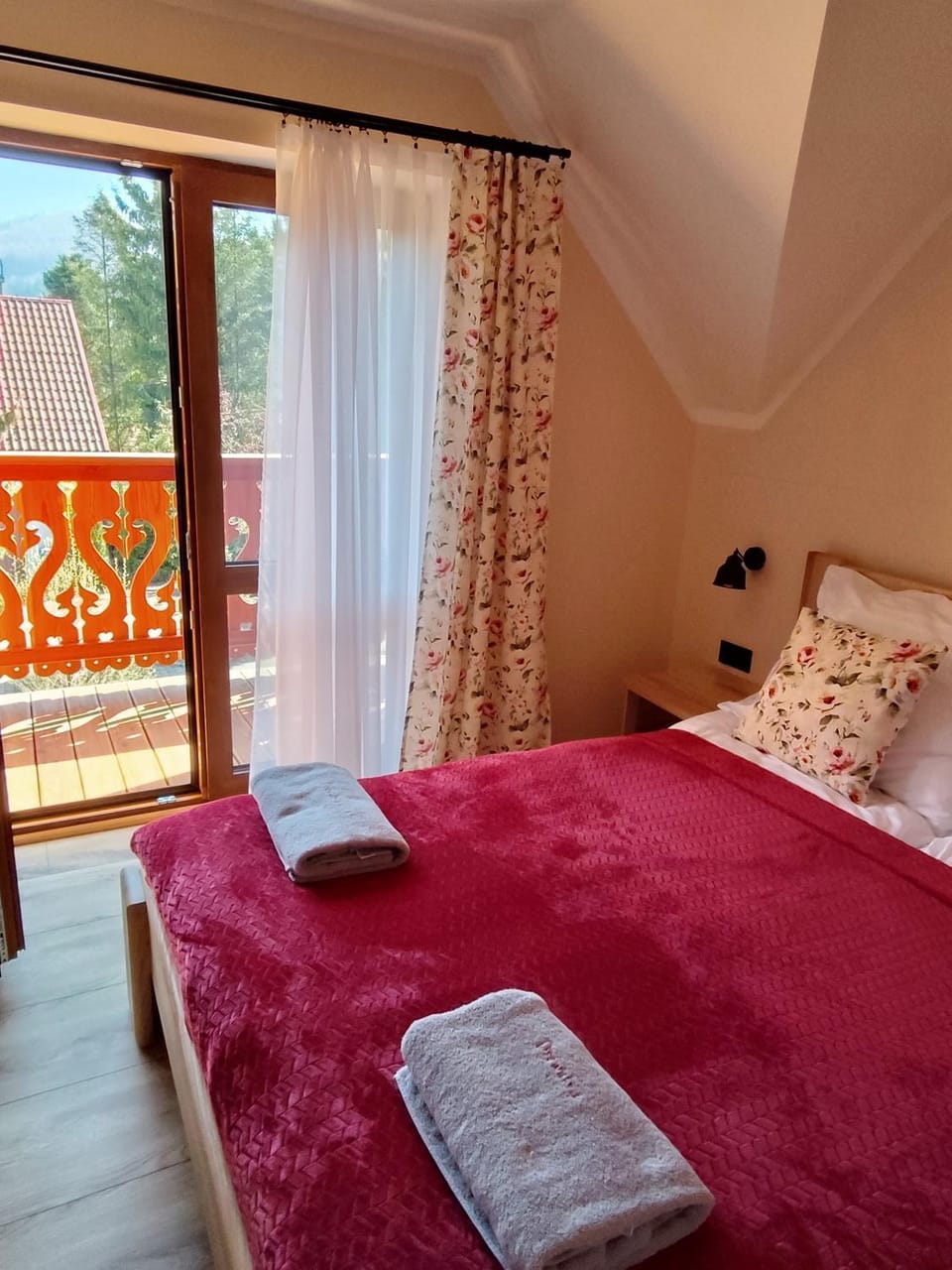 Bed, Photo of the whole room, Bedroom, towels