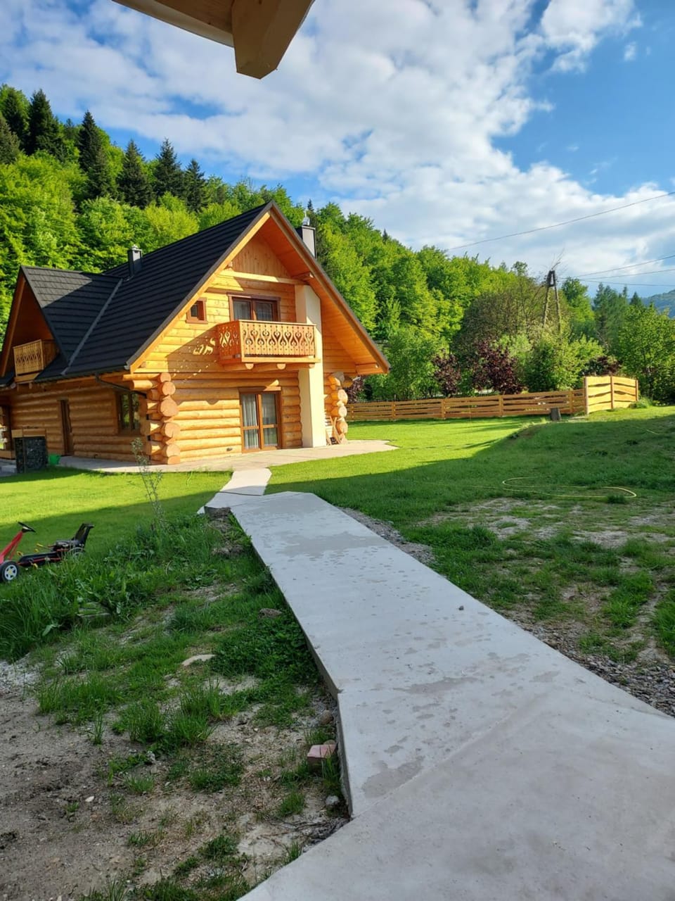 Property building, Day, Garden, Garden view, Mountain view