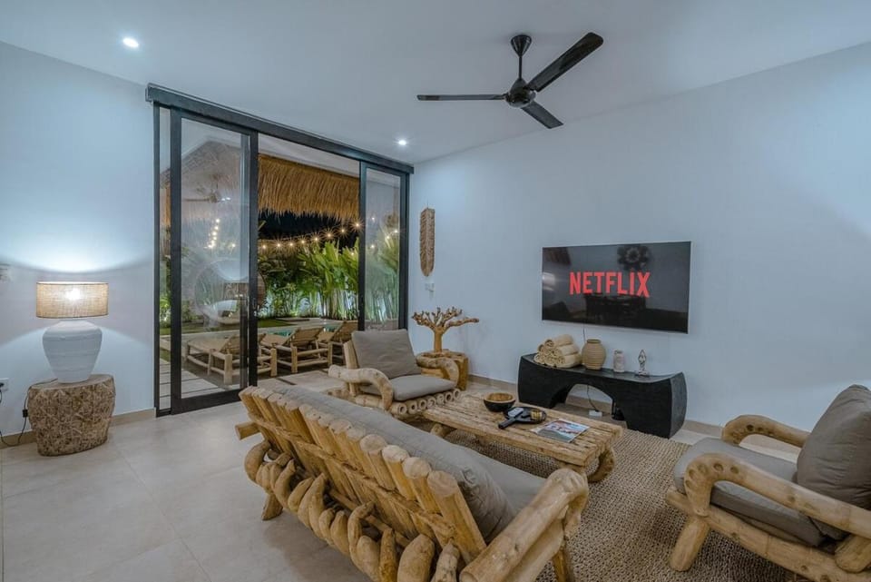 CASA SUKU - Tropical & Modern 3BR Villa - Canggu Beach Villa in North Kuta