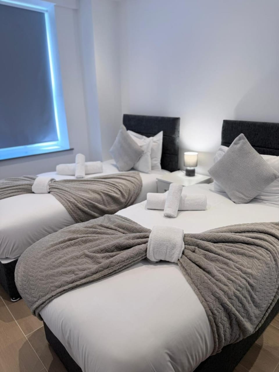 Bed, Bedroom, towels