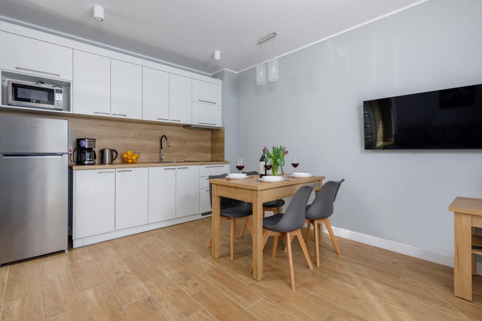 Kitchen or kitchenette, Dining area, stove