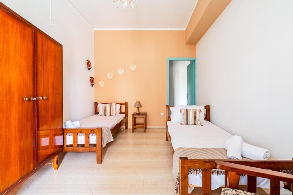 Bed, Photo of the whole room, Bedroom, towels, wardrobe