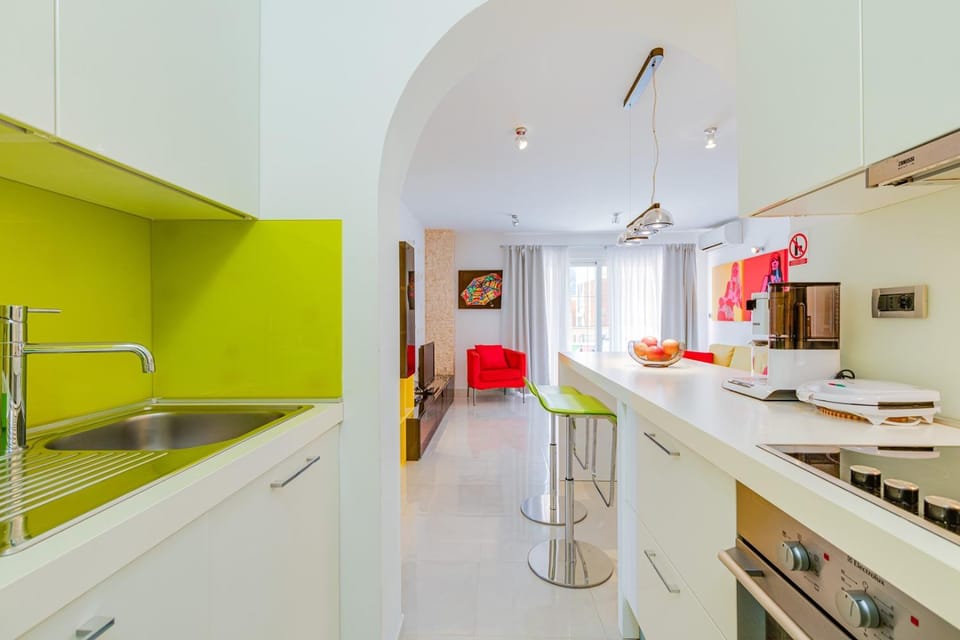 Kitchen or kitchenette, Dining area, dishwasher, oven, stove