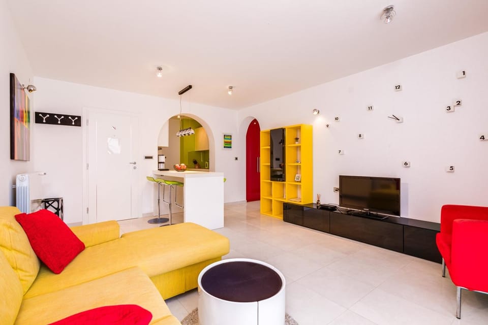 Communal lounge/ TV room, TV and multimedia, Kitchen or kitchenette, Living room, Seating area