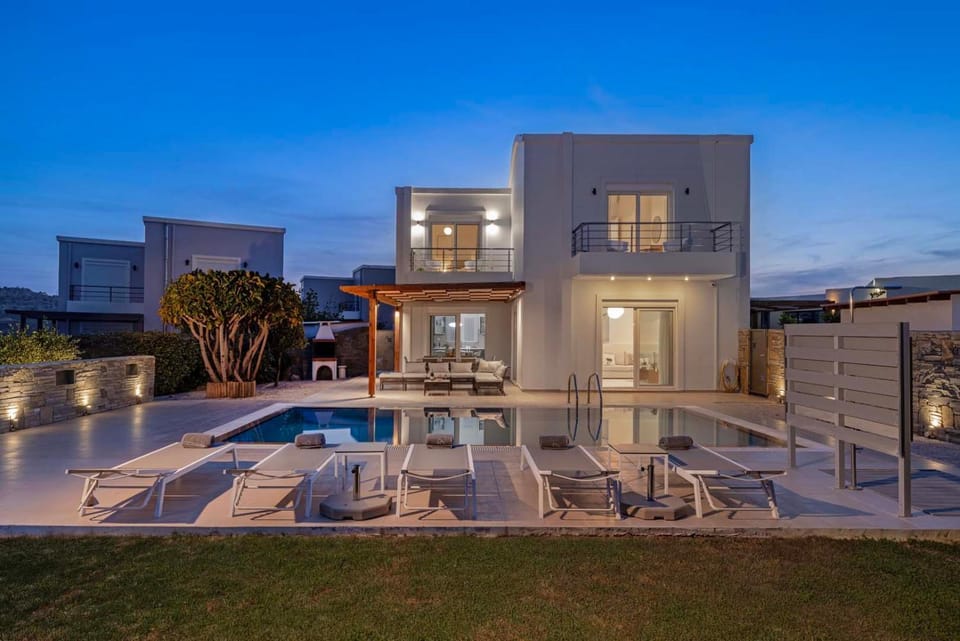 Property building, Night, Pool view, Swimming pool, sunbed