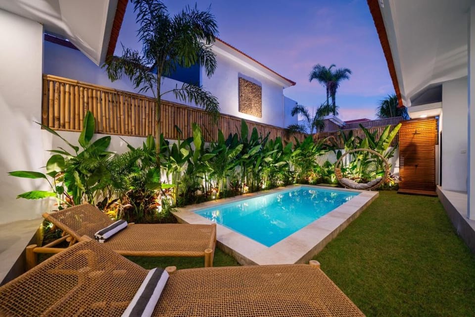Villa DAN - Tropical & Modern 3BR Villa - Central Canggu Beach Villa in North Kuta