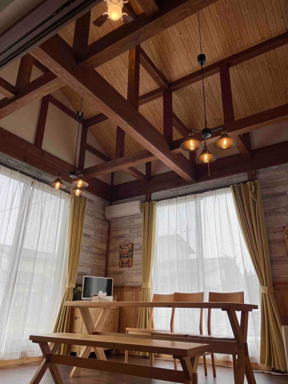 Day, Dining area
