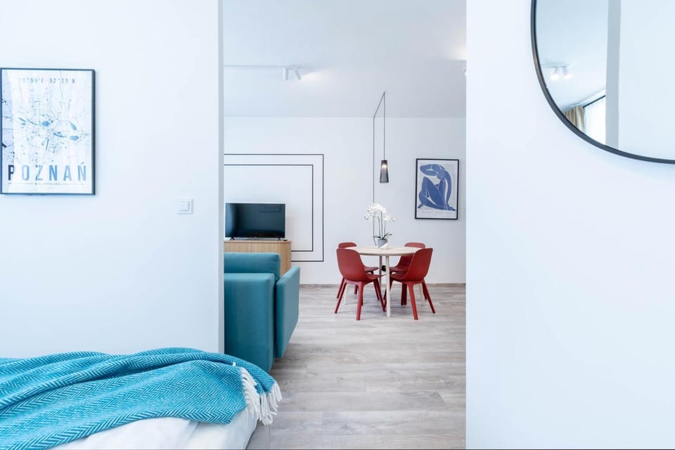 Bed, TV and multimedia, Living room, Photo of the whole room, Seating area, Bedroom