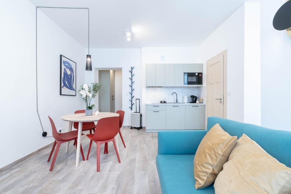 Kitchen or kitchenette, Living room, Seating area, Dining area, oven, stove