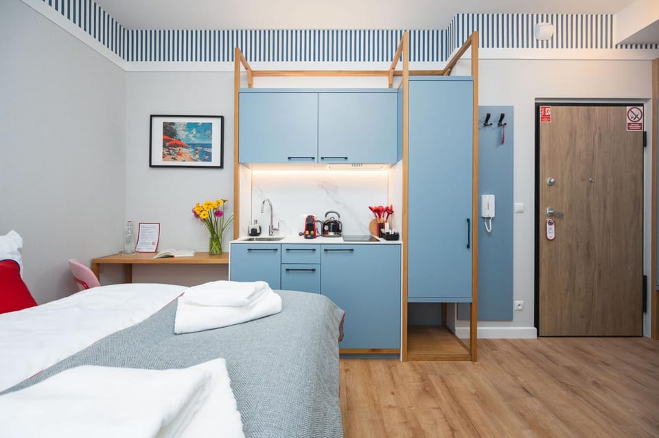 Bed, Kitchen or kitchenette, Photo of the whole room, Bedroom