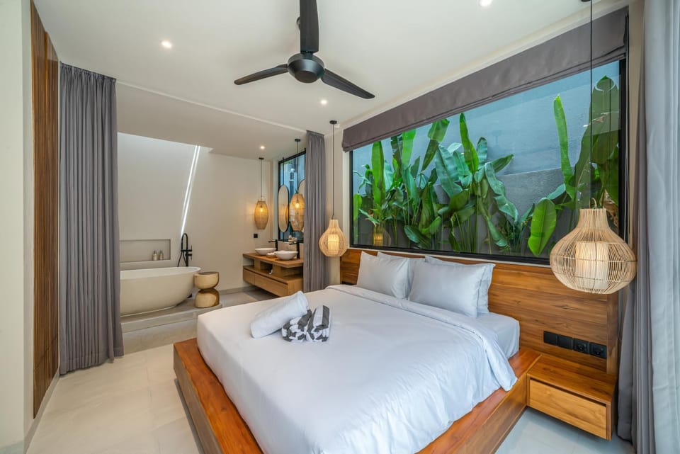 Yuko, Tropical Bliss 2BR Villa, Short Stroll to Beach Villa in North Kuta