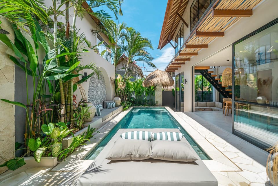 Property building, Patio, Day, Natural landscape, Garden, View (from property/room), Balcony/Terrace, Garden view, Pool view, Swimming pool, sunbed