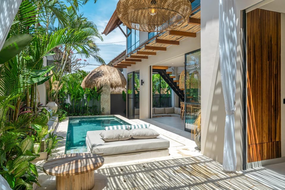Property building, Patio, Day, Natural landscape, Garden, Garden view, Pool view, Swimming pool, sunbed