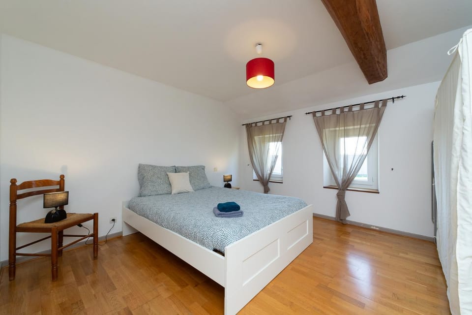 Bed, Bedroom, Garden view, storage, towels