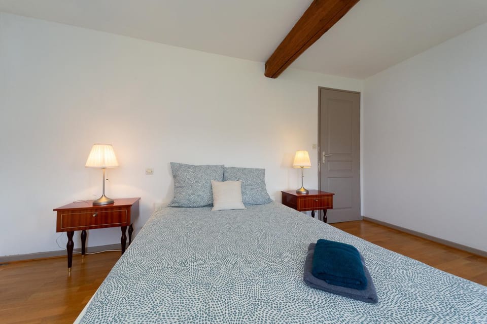 Bed, Bedroom, towels