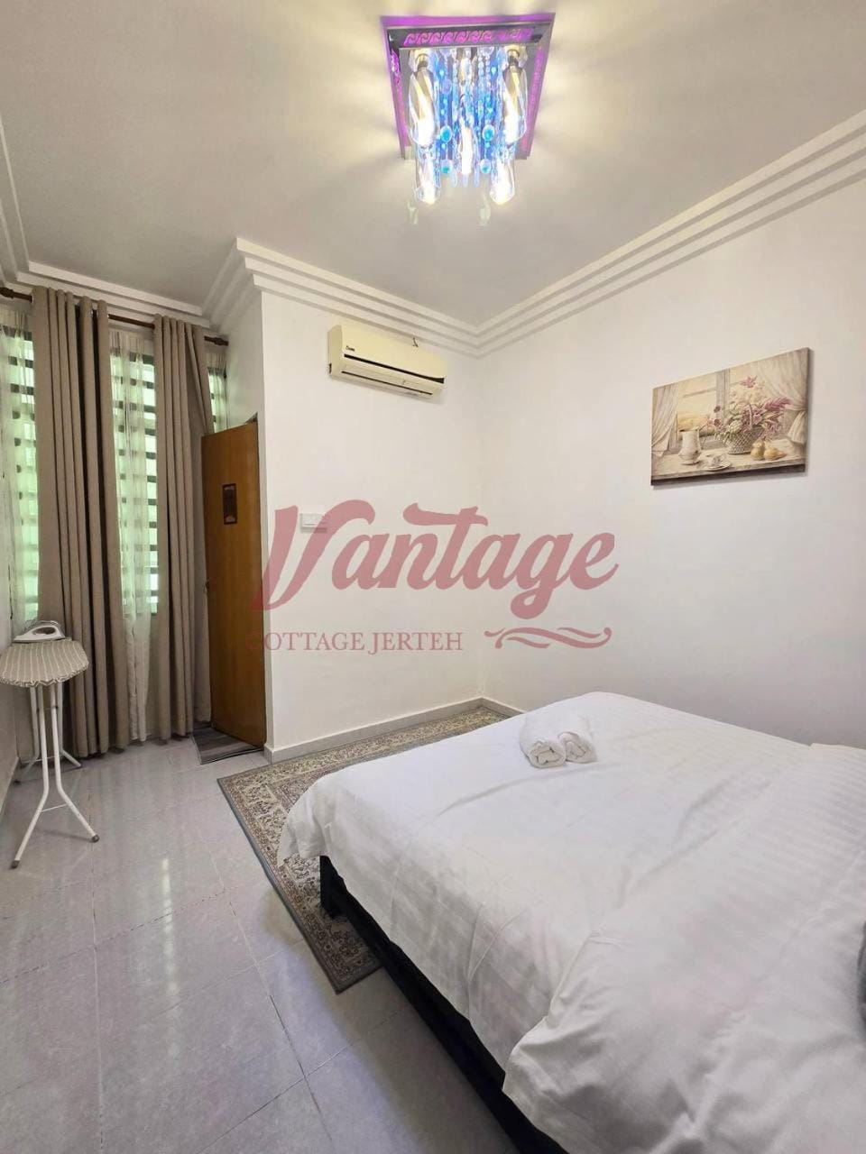 Bathroom, Bedroom, flat iron, air conditioner
