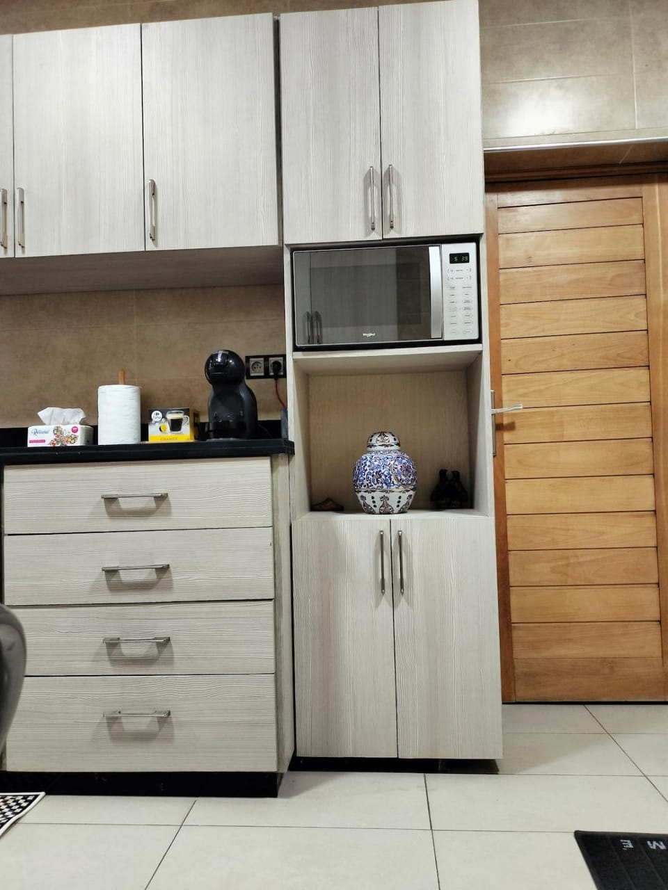 Kitchen or kitchenette, oven, stove