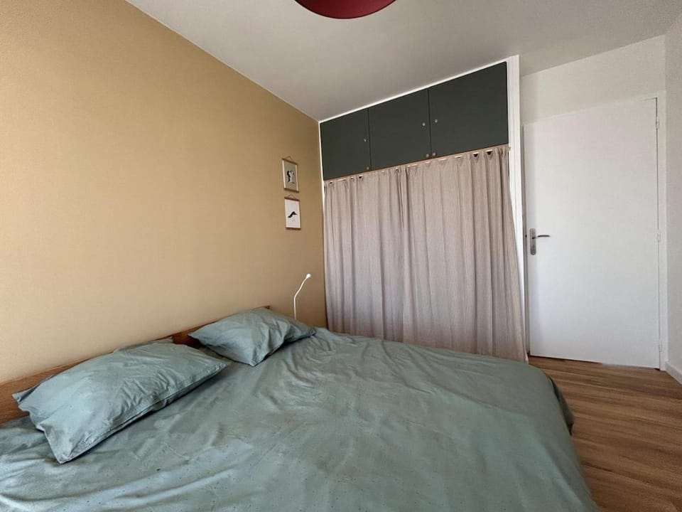Bed, Photo of the whole room, Bedroom, wardrobe