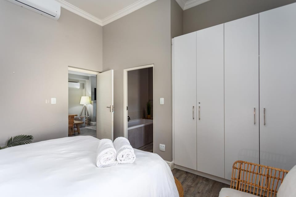 Bed, Bedroom, towels, wardrobe