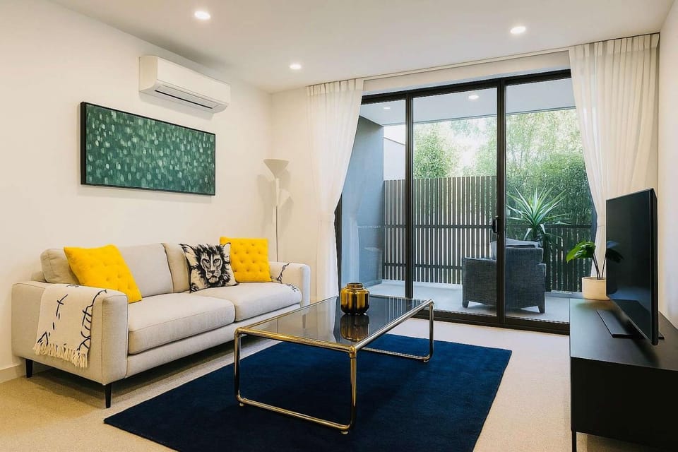 TV and multimedia, Living room, Seating area, air conditioner
