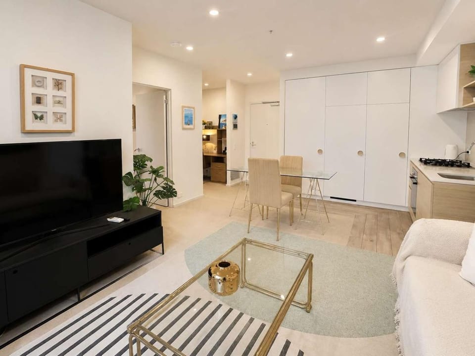 TV and multimedia, Kitchen or kitchenette, Living room, Dining area