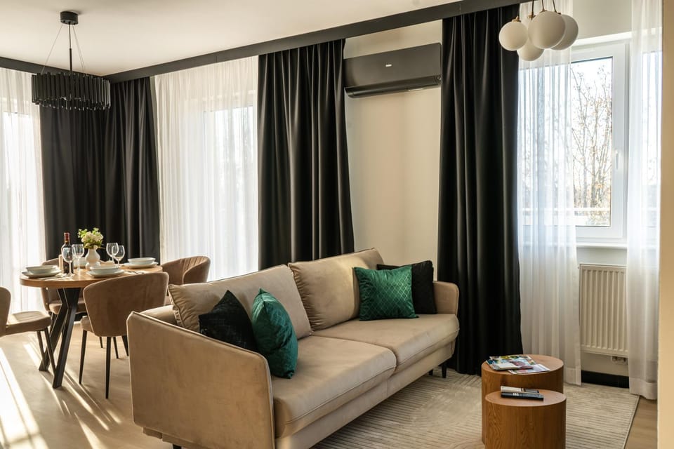 Living room, Seating area, Dining area, internet