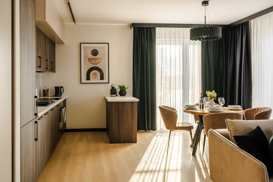 Kitchen or kitchenette, Living room, Seating area, Dining area