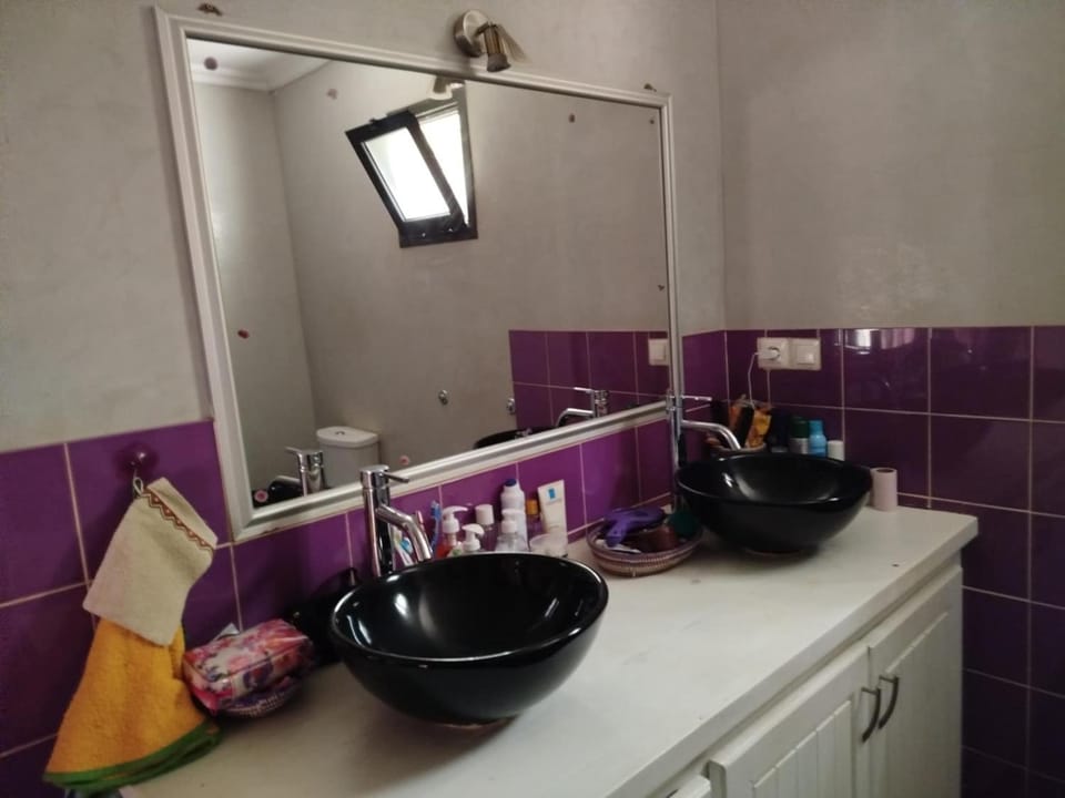 Bathroom, towels