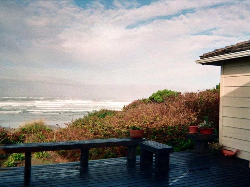 Luxury Oceanfront Vacation Rental with Hot Tub near Nye Beach, Newport, Oregon House in Newport