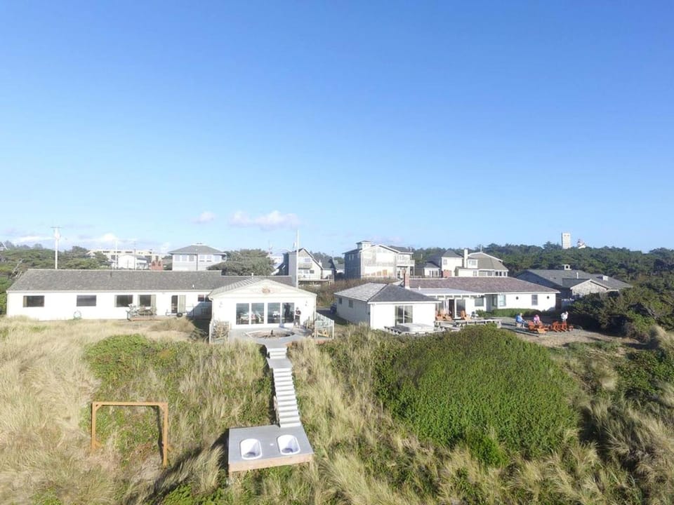 Oceanfront Cabin with Two Outdoor Soaking Tubs in the Heart of Newport, Oregon Cabin in Newport