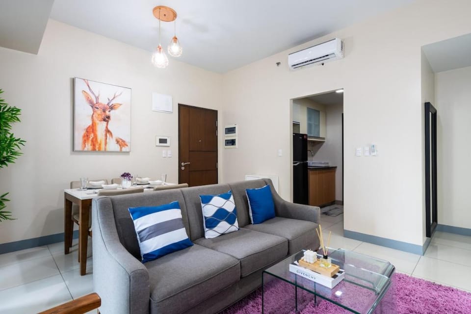 One Uptown Residence BGC 2BR Cor unit with balcony ,washer Apartment in Makati
