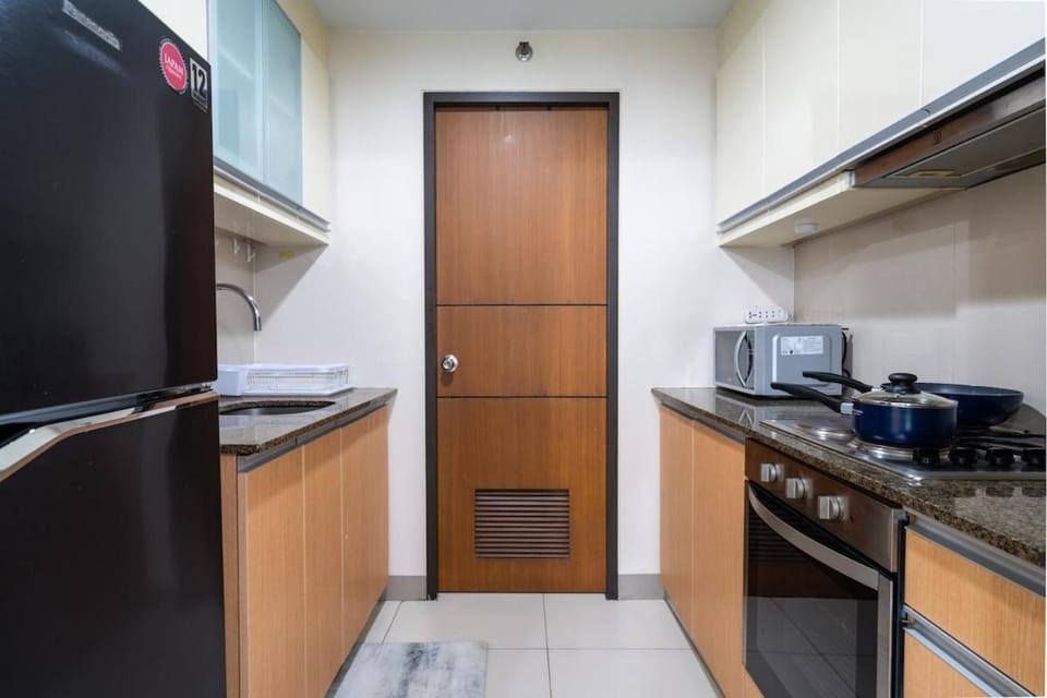 One Uptown Residence BGC 2BR Cor unit with balcony ,washer Apartment in Makati