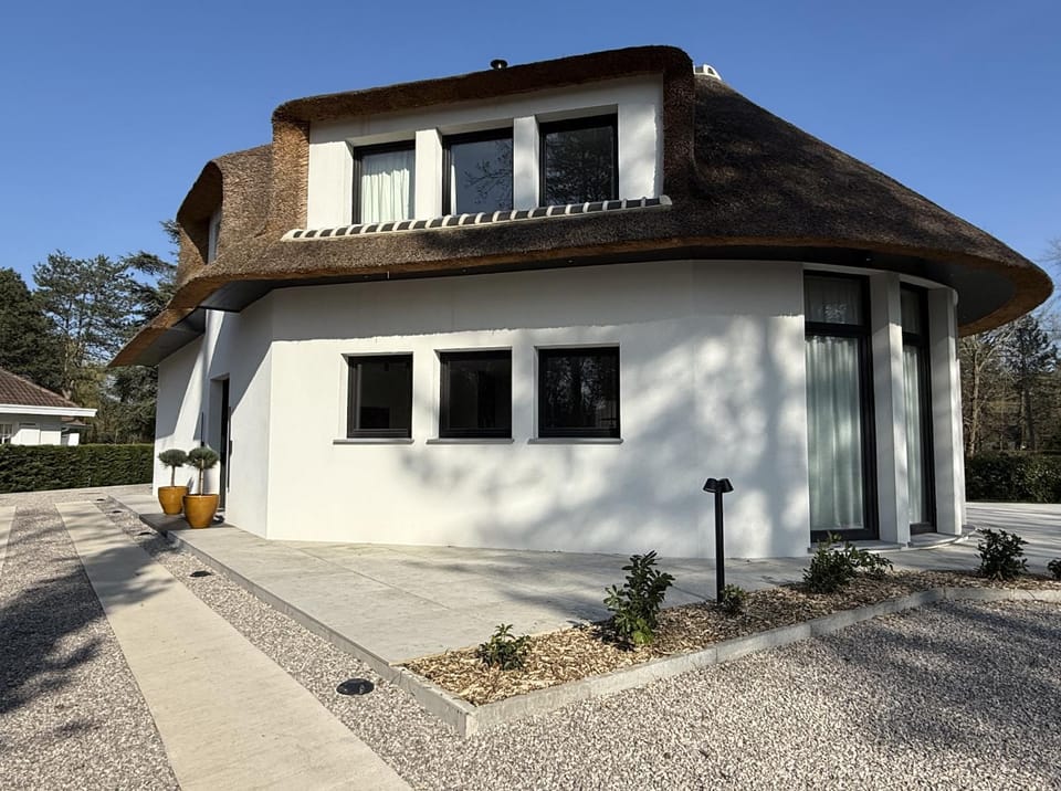 Property building, Garden, Balcony/Terrace