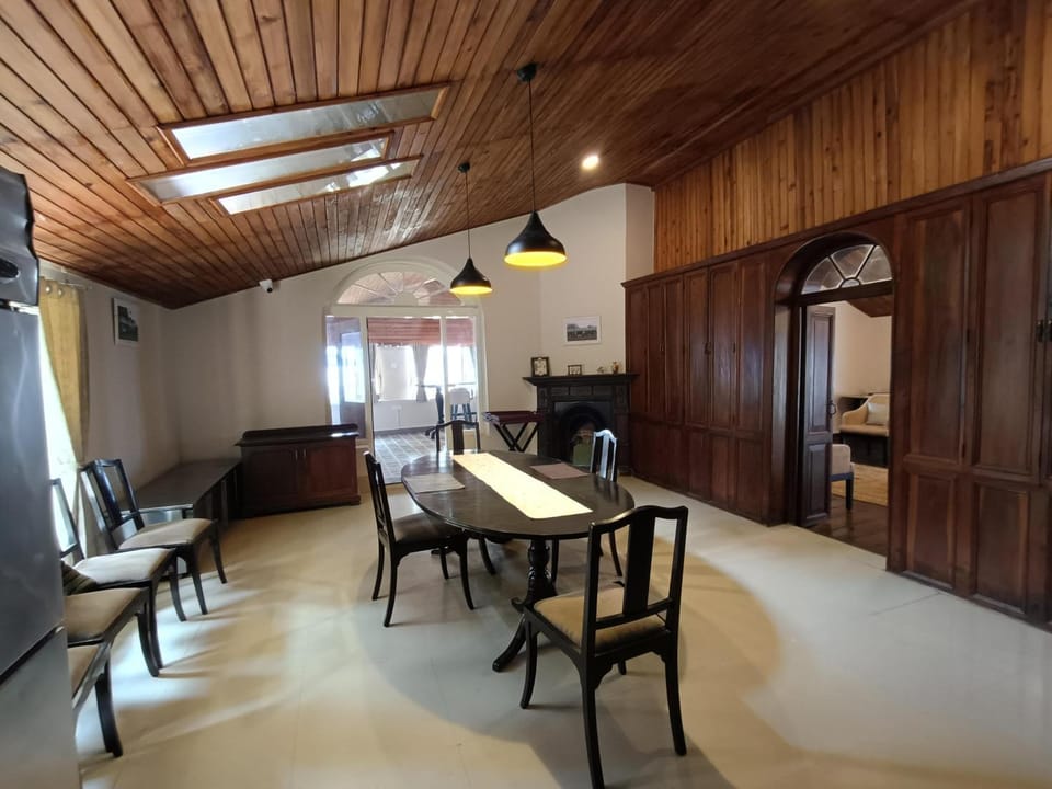 Seating area, Dining area